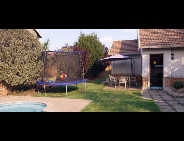2 BEDROOM PROPERTY TO RENT IN POMONA